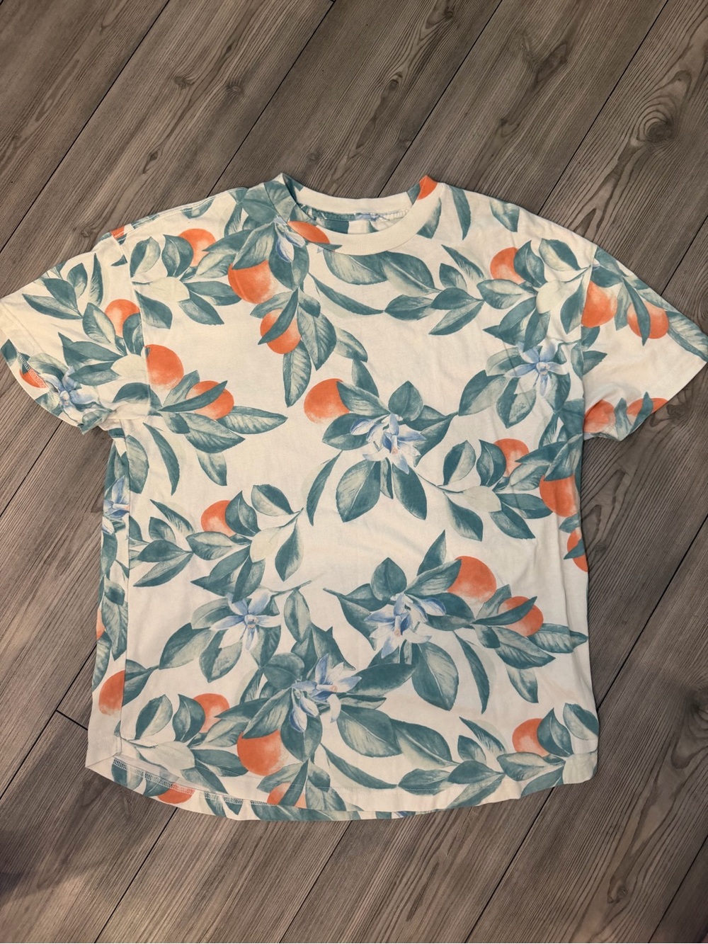 Abercrombie & Fitch Cream Tee with Orange & Green Citrus Size XLarge